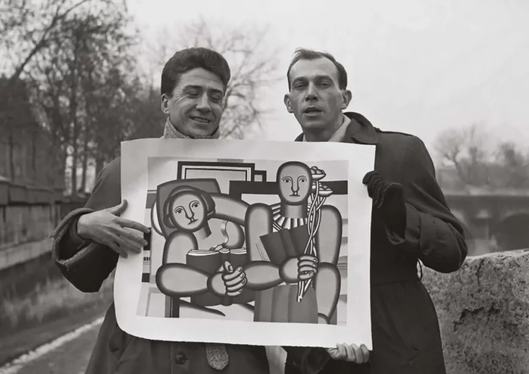 Alain Resnais et Chris Marker lors de la remise du Prix Jean Vigo pour Les Statues meurent aussi, 1954.